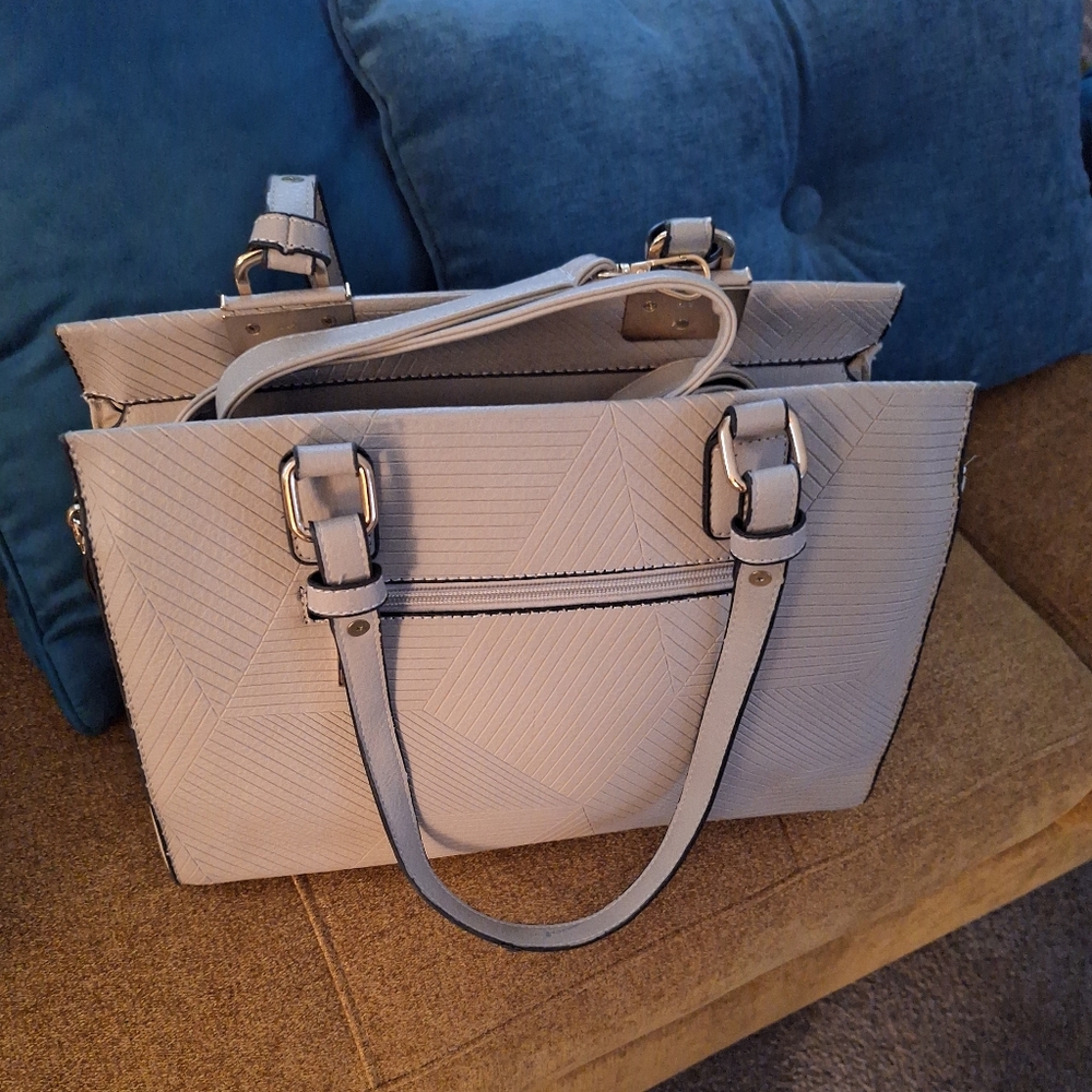 Chic Light Gray Shoulder Bag**